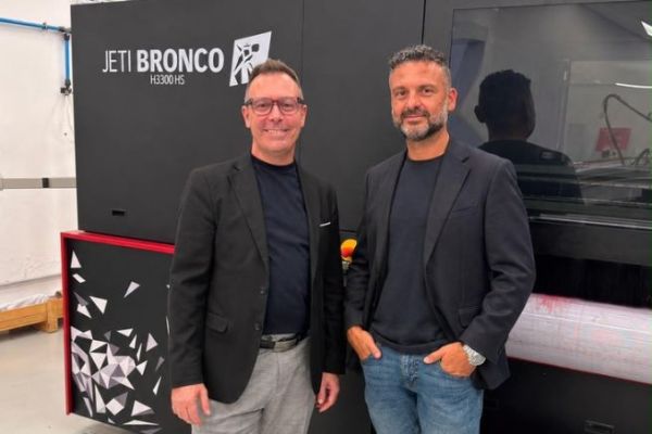 Massimo Costa, Agfa's Sales Director for Italy, and Tomasso Bux, CEO of Digibux Print