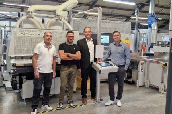 Benjamin Kiziktoprak operator, Fran�ois Simon director of L'Imprimeur Simon, Olivier Thion of Heidelberg, Stephan Kummer of Po