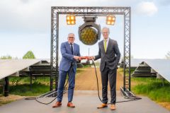 Matthias Diependaele, Flemish Minister-President, and Xavier Bouckaert, CEO of Roularta