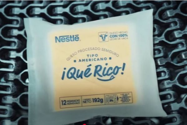 Screenshot of the Self Packing Cheese Nestl video by Ogilvy Colombia