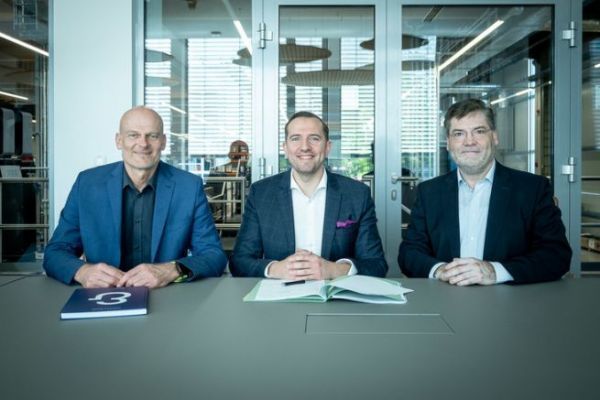 D. Winkler, Engineering Manager Koenig & Bauer, K. Schmidtke, Business Development Manager Hubergroup, and F. Nowak, Service Manager Koenig