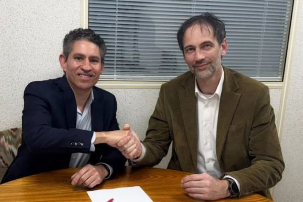 Raymond G. Coles, President of SMG Pixis, and Henning Meier, Sales Director of Kolbus