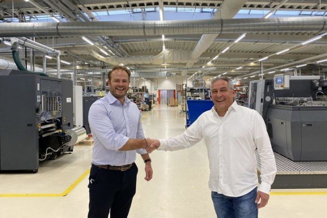 On the left, Adrian Tippenhauer, CEO of All4Labels, and Stefan Harder, CEO of Labelprint24