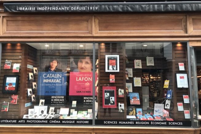 Front of a bookstore in Nantes